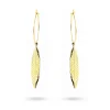 Rose Soleil - Tienda online - pendientes de mujer - pendientes de aro chapados en oro con pluma de oro y cierre de bayoneta - Plume