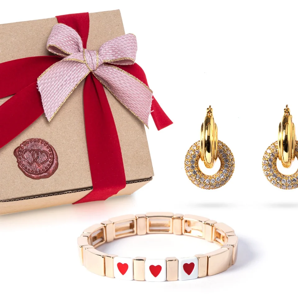 Rose Soleil - Shop online - Set per San Valentino - bracciale e orecchino - bracciale smaltato con cuori - orecchino gold con zirconi - Regalo d'amore per lei a San Valentino - Box for my Love #03