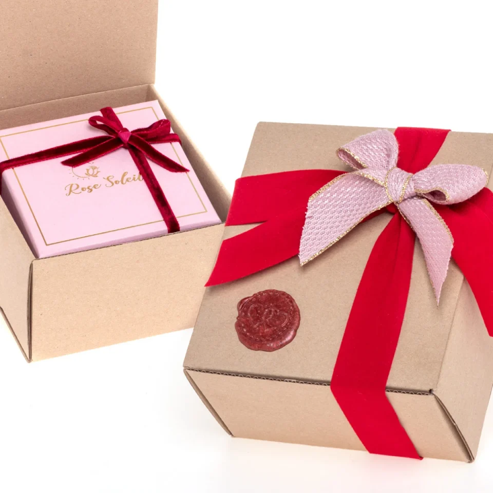 Rose Soleil - Shop online - Set per San Valentino - bracciale e orecchino - bracciale dorato - orecchino con pietre naturali - Regalo giusto per lei San Valentino - Box for my Love #01