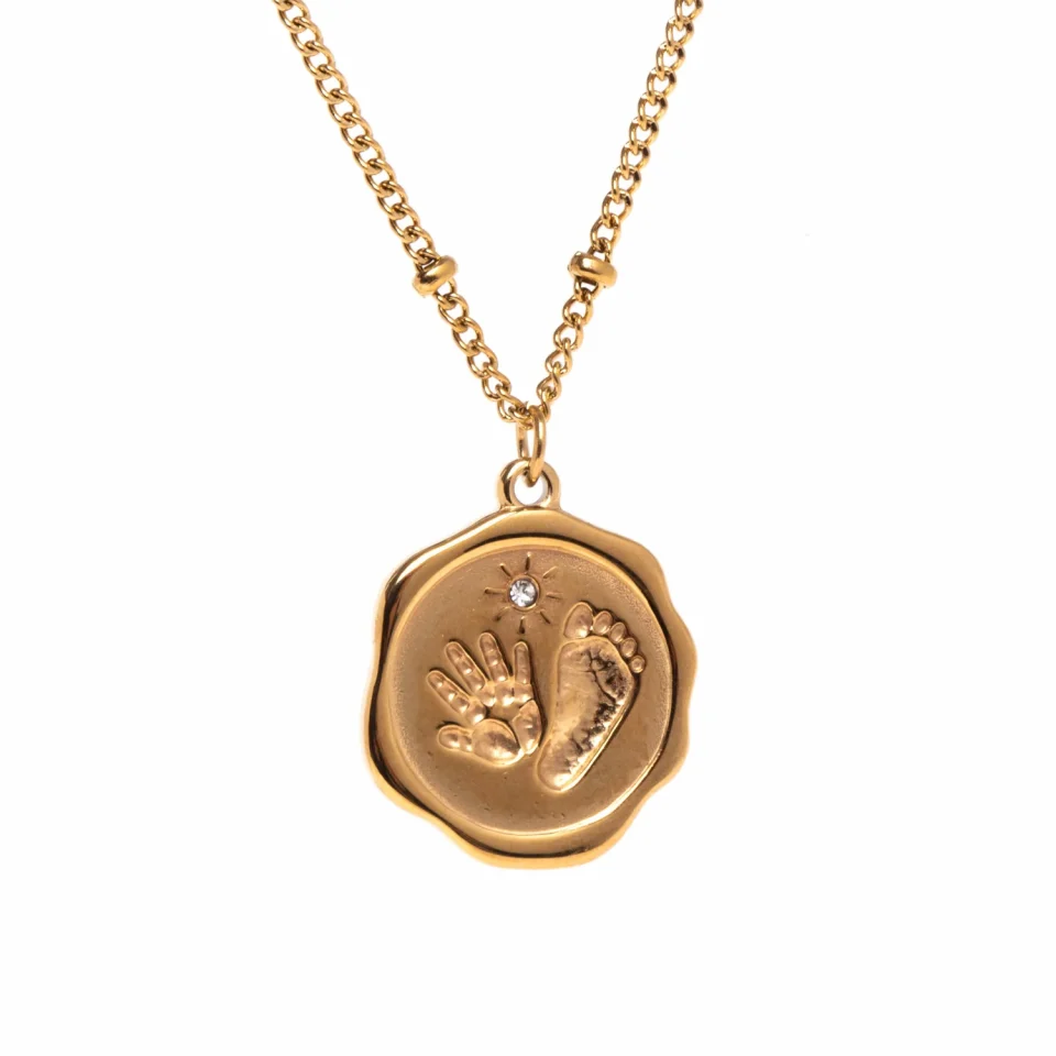 Rose Soleil - Shop online - collane da donna - collana placcata oro - collana da donna che rappresenta la maternità - collana classica con pendente - Alissa