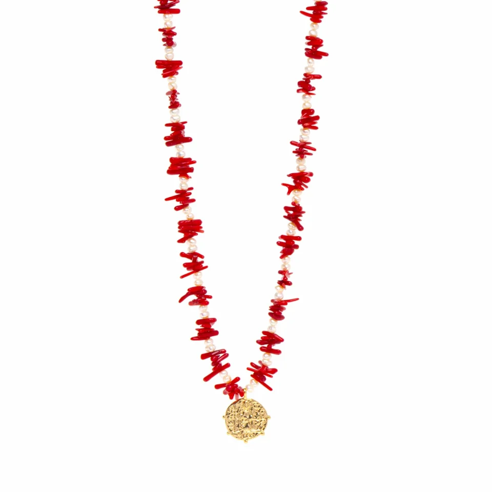 Rose Soleil - Shop online - collane da donna - collana placcata oro - collana da donna con corallo e perle - collana con ciondolo a forma di moneta antica - Romea