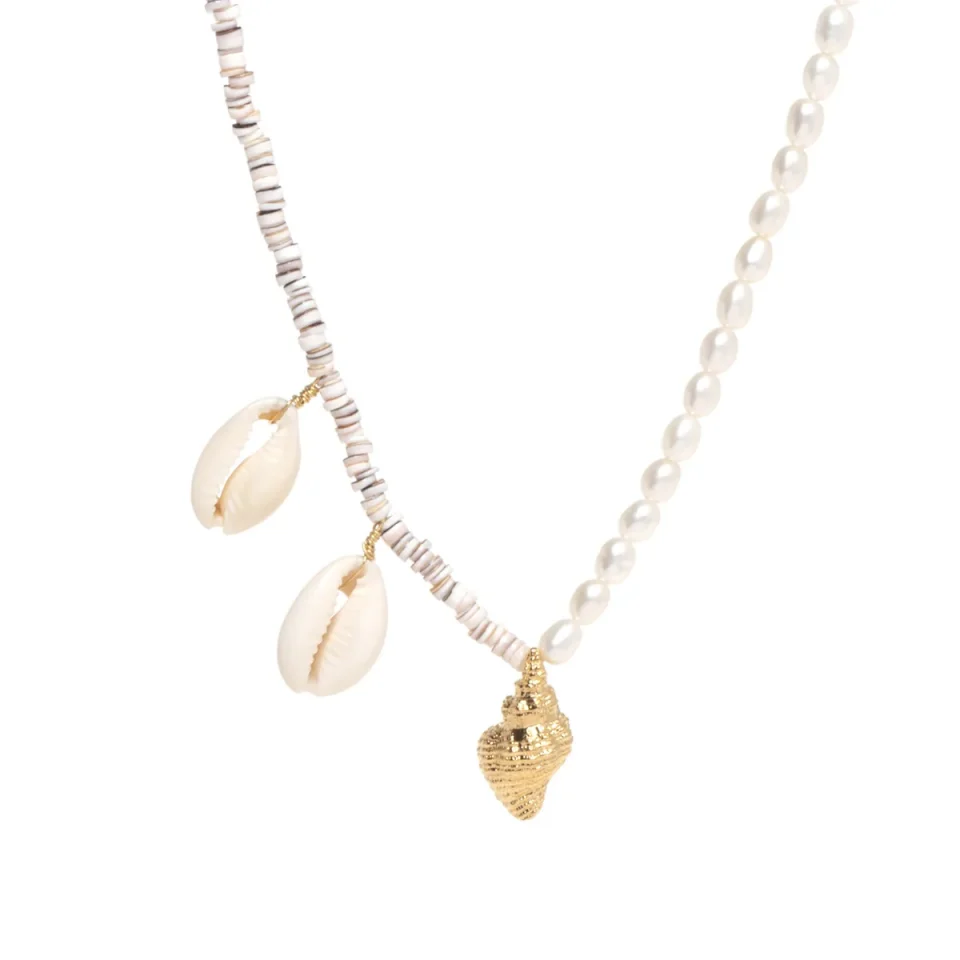 Rose Soleil - Shop online - collane da donna - collana placcata oro - collana da donna con ciondoli a conchiglia - collana da donna con perle di fiume - Fortunata